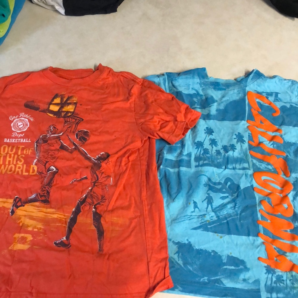 T-shirt bundle of 2 size L
